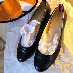 TOMMY HILFIGER FLATS.  🖤   ✨️ ✨️ NEW  ✨️